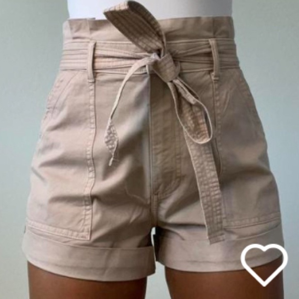 Abercrombie & Fitch cuffed elegant safari shorts with tie belt Women’s size S